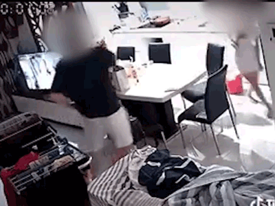 Camera ghi lại hình ảnh thanh niên vừa video call với người yêu vừa khéo léo giấu 'tiểu tam' trong nhà: Cô bạn gái kể lại toàn bộ câu chuyện