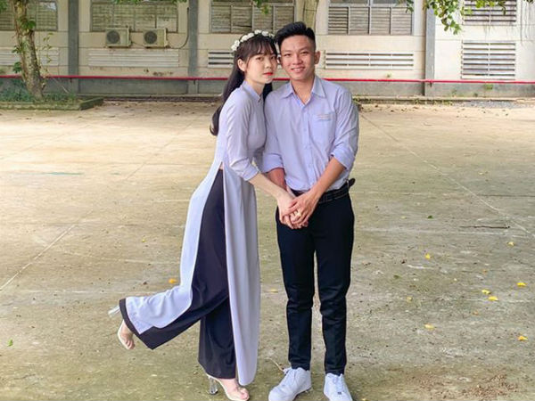 Cặp đôi tình bể bình ngày bế giảng: Nam sinh 2K4 điển trai 'đốn gục' chị đẹp học giỏi chỉ sau 1 tháng làm quen