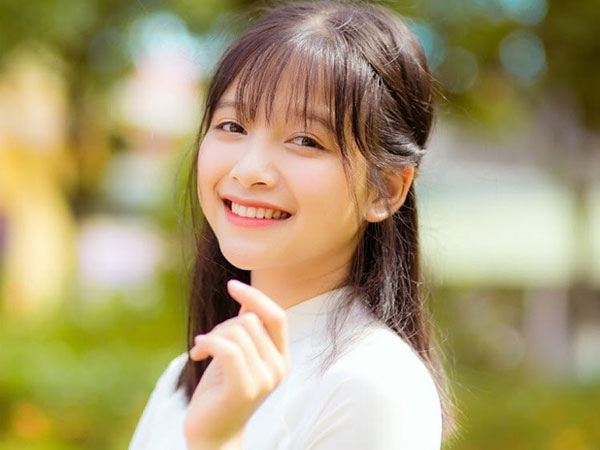 Loạt ảnh đời thường của gái xinh hot nhất mùa kỷ yếu xứ Nghệ, cười một cái là gây say nắng trên diện rộng