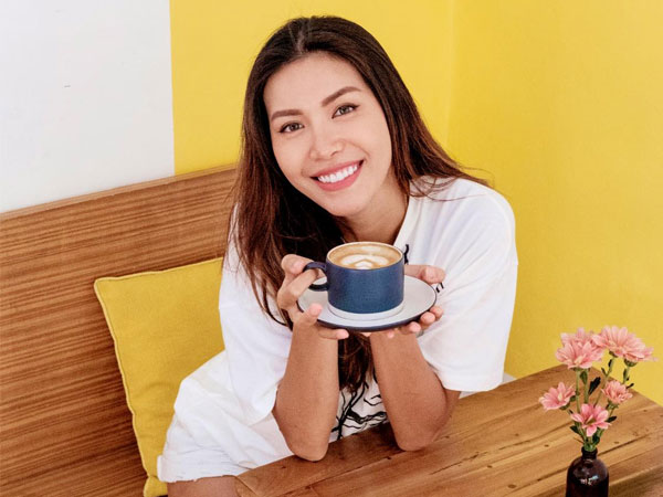 Sau 4 tháng mắc kẹt tại Bali vì dịch Covid-19, Minh Tú vỡ òa khi nhận được thông tin sẽ sớm có chuyến bay về Việt Nam
