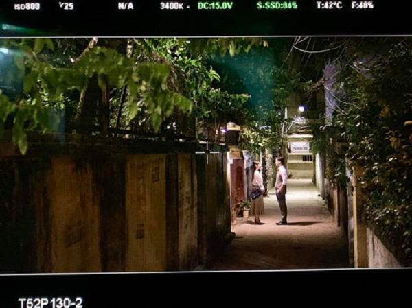 'Tình yêu và tham vọng' lộ cảnh quay trước ngày đóng máy: Minh đưa Linh về nhà giữa đêm, Ánh khóc nức nở trên vai chị