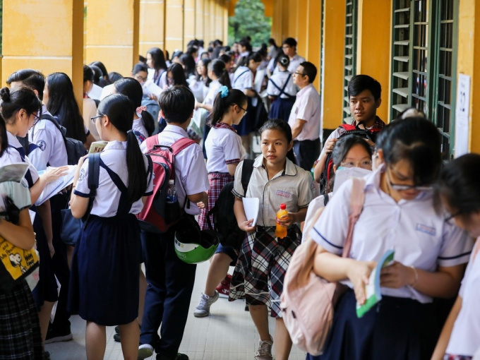 Nửa đêm, thí sinh chuyên Anh hốt hoảng nhận thông báo đổi địa điểm thi