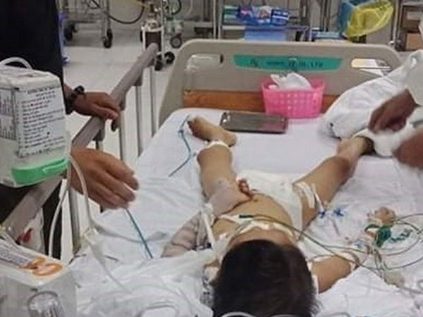 Bé trai nguy kịch sau ca mổ lấy đinh, công an vào cuộc điều tra