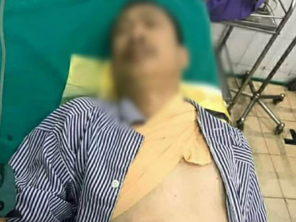 Một thiếu niên cầm dao chém bố đẻ, đóng cửa cố thủ trong nhà