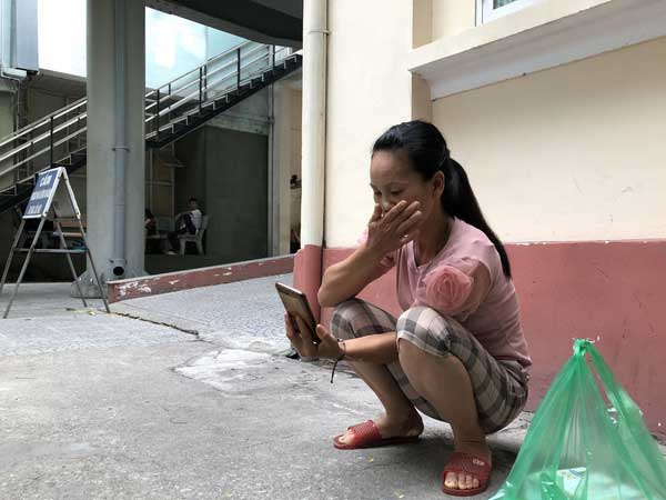 Xót xa cuộc điện thoại của tài xế GrabBike với vợ ngay sau khi bị đâm gục: 'Vợ ơi anh bị cướp hết rồi, nó đâm anh nhiều nhát lắm'