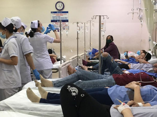 Hơn 100 công nhân nhập viện nghi ngộ độc thực phẩm