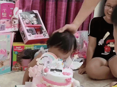 'Lầy' như Quế Ngọc Hải: Úp bánh sinh nhật vào mặt con gái làm Sunny khóc thét đáng thương trong ngày tròn 2 tuổi