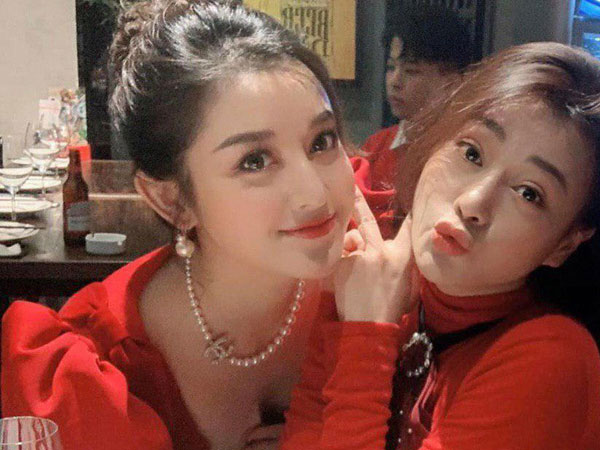 Hậu tin đồn rạn nứt, Instagram của Phương Oanh xuất hiện ảnh 'chị chị em em' bên Huyền My