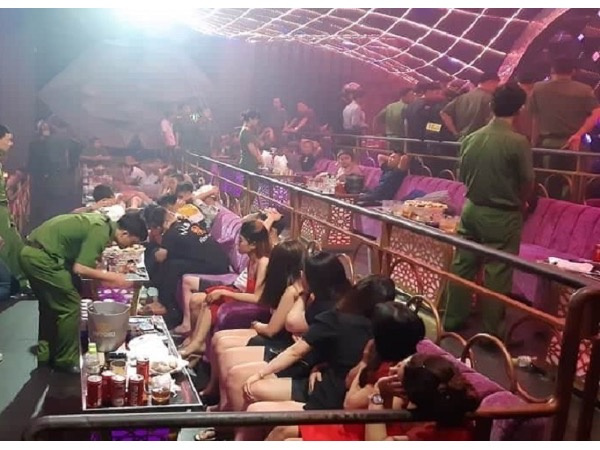 Đột kích tụ điểm ăn chơi bậc nhất Đồng Nai, bắt quả tang gần trăm dân chơi phê ma túy