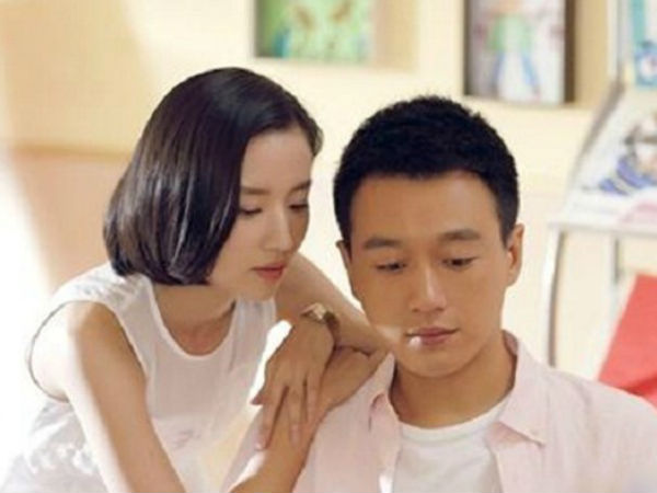 Đêm khuya về nhà, mở cửa phòng ngủ chứng kiến cảnh tượng bên trong, chồng giật mình thảng thốt rồi lập tức chia tay 'hồng nhan tri kỷ'