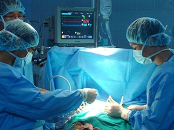 Mang thận ra rửa rồi ghép lại vào cơ thể bệnh nhân