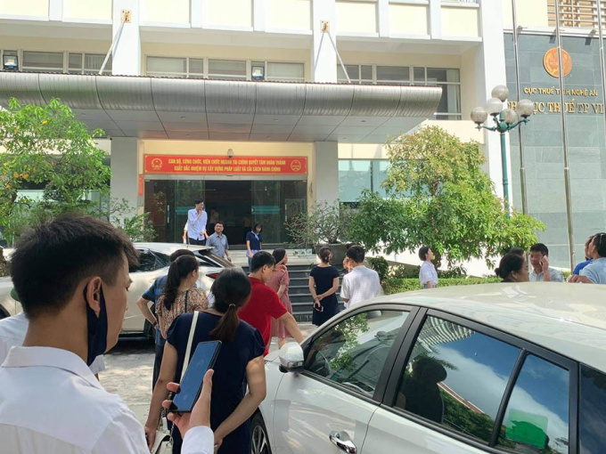 Cháy Chi cục Thuế TP Vinh, cả trăm người tháo chạy