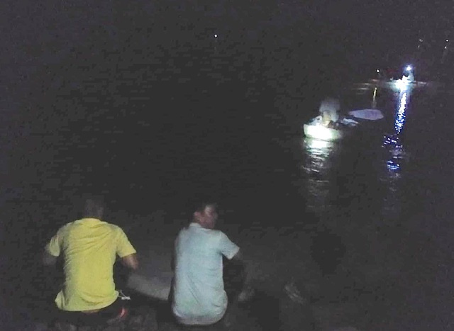 Ba người trong một gia đình đuối nước thương tâm khi tắm sông Lam