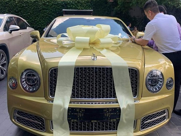 Đại gia hàng không sắm siêu xe Bentley Mulsanne gần 50 tỷ