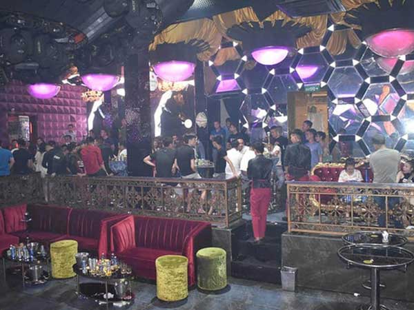 Phát hiện một nữ sinh và 42 nam nữ phê ma túy trong bar Nonstop