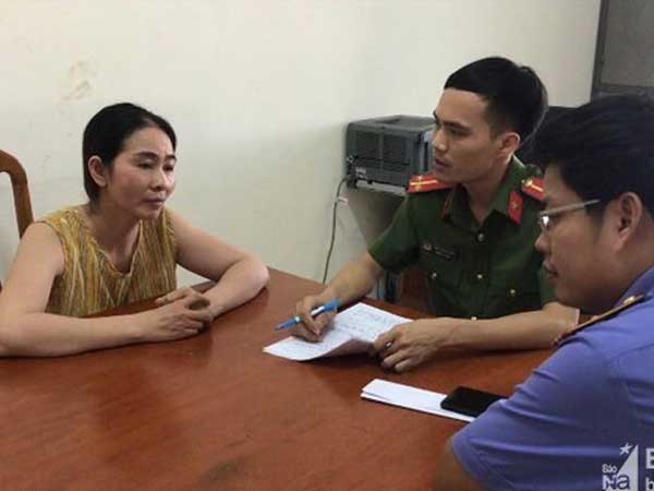Bắt ‘cò’ đưa người đi lao động Mỹ, châu Âu với giá 1 tỉ