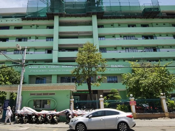 Ca nghi mắc Covid-19 được chuyển sang Bệnh viện Đà Nẵng theo dõi