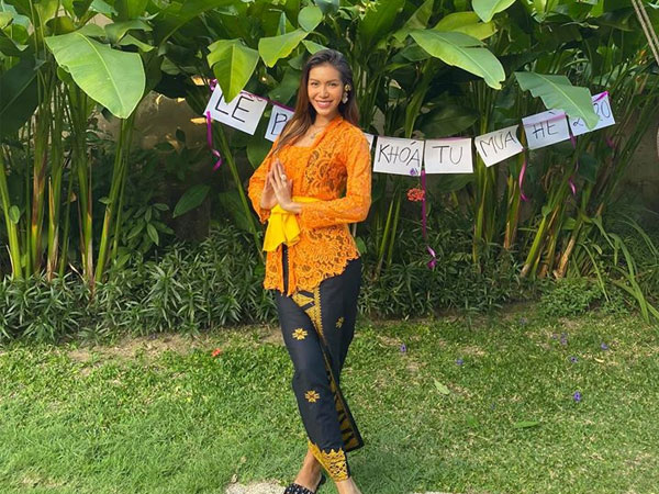 Mắc kẹt 4 tháng tại Bali, Minh Tú tự tổ chức 'Lễ bế giảng khóa tu mùa hè' trước khi về nước