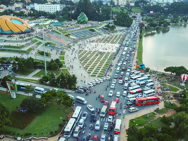 Kẹt xe, ùn tắc khắp nơi ở Đà Lạt dịp cuối tuần