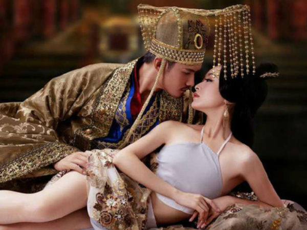 Phi tần được Hoàng đế chọn thị tẩm buộc phải im lặng khi quan hệ và hàng loạt những quy tắc phải tuân theo nếu không muốn bị tống vào ngục giam