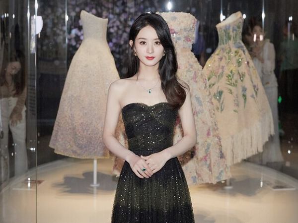 Triệu Lệ Dĩnh xinh đẹp ngút ngàn, lấn át cả Angelababy tại sự kiện Dior