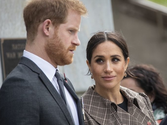 Báo Anh: Hoàng tử Harry và Meghan Markle tự phá hỏng cơ hội trở về Hoàng gia với cuốn sách mới gây tranh cãi