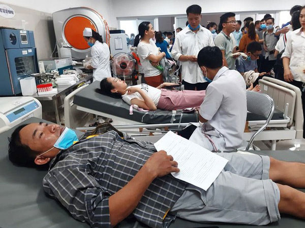 'Rừng người' đến bệnh viện hiến 230 đơn vị máu cứu 21 nạn nhân vụ tai nạn thảm khốc ở Quảng Bình