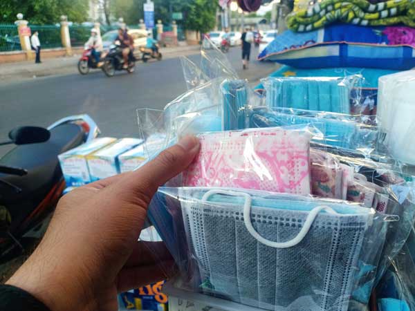 Khẩu trang y tế tăng giá, có dấu hiệu khan hàng