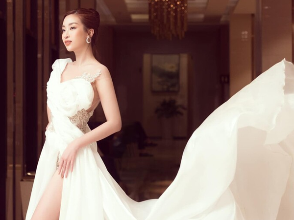 Đỗ Mỹ Linh xinh đẹp rực rỡ ngồi ghế giám khảo chấm thi Hoa khôi