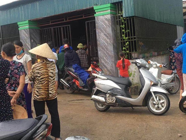 Mẹ khóa trái cửa, tẩm xăng đốt ba người con để tự sát ở Hà Tĩnh