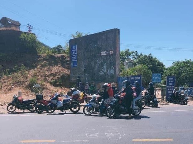 Tránh khai báo y tế, hàng ngàn người tự ý rời Đà Nẵng bằng cách vượt đèo Hải Vân