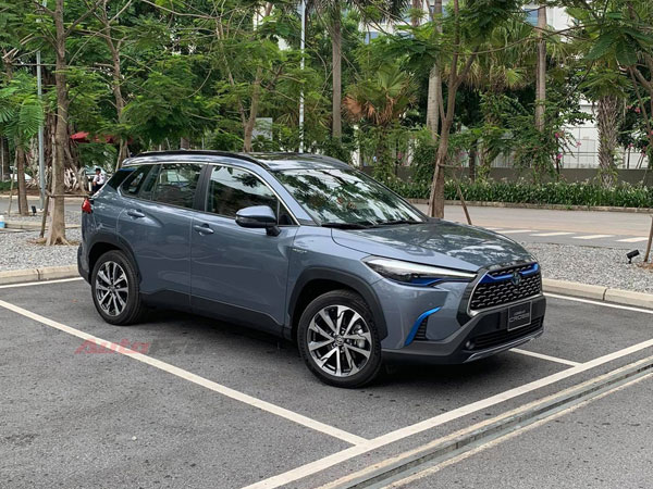 Toyota Corolla Cross lần đầu lộ diện tại Việt Nam: Động cơ Hybrid, xuất hiện chi tiết lạ quanh xe