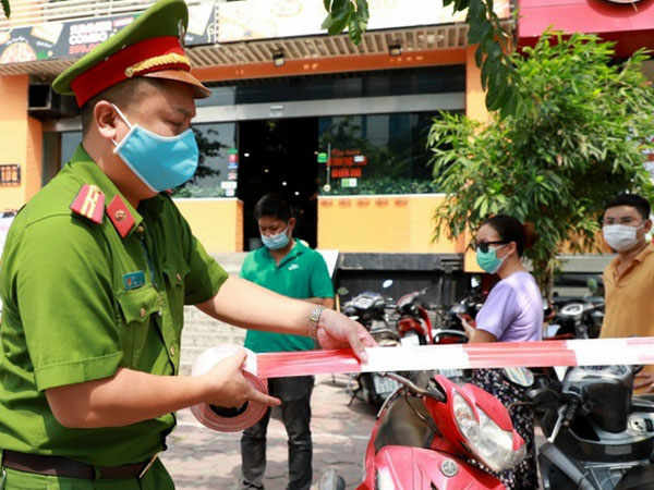 Ca nghi nhiễm Covid-19 ở Hà Nội có tiền sử dịch tễ phức tạp, dương tính lần một với SARS-CoV-2
