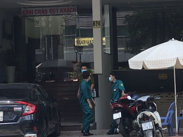 Phong tỏa một khách sạn gần Bệnh viện Chợ Rẫy nghi liên quan đến ca nhiễm Covid-19
