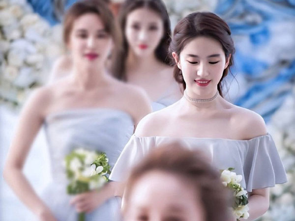 Dân mạng sốt rần rần với loạt ảnh hiếm hoi của Lưu Diệc Phi khi làm phù dâu, khí chất tiên tử không lẫn vào đâu được