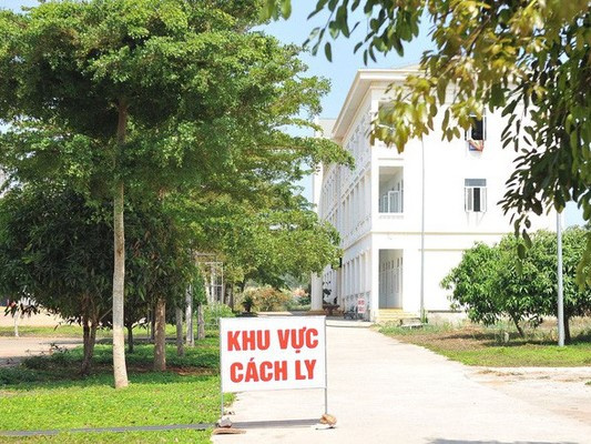 Cách ly tài xế grab chở nữ sinh viên mắc Covid-19, tài xế xe khách đã khai báo y tế