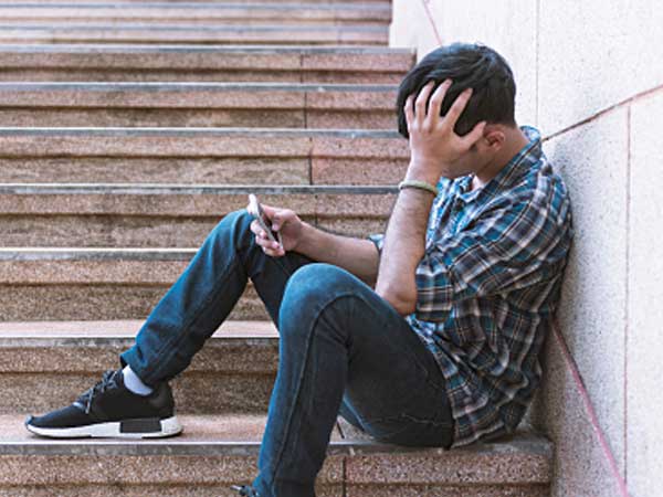 Vợ ngủ với người khác và bắt tôi chấp nhận