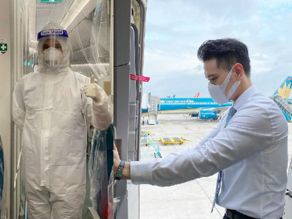 Tiếp viên vừa trở về từ chuyến bay đến Guinea Xích Đạo: 'Ai cũng sợ, cũng lo, nhưng chúng ta đã dám làm một điều vô cùng đẹp'