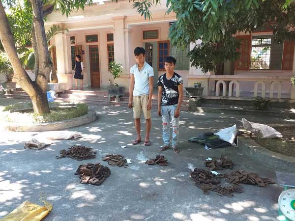Nghiện game, 2 thanh niên rủ nhau 'tháo đường tàu' bán