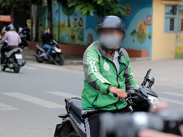 Vụ khẩn cấp tìm tài xế GrabBike chở BN450 mắc Covid-19 ở TP.HCM: Khách hàng không đặt xe qua ứng dụng, gây khó khăn trong việc tìm kiếm