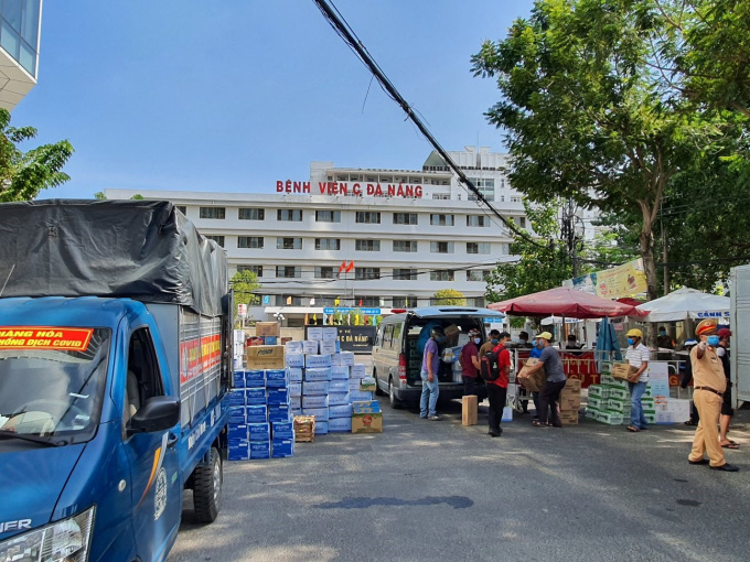 Những nghĩa cử cao đẹp trong cuộc chiến đẩy lùi Covid-19 ở Đà Nẵng