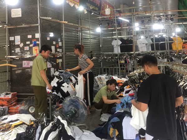 Bóc trần thủ đoạn kẻ 'tay to' chủ kho hàng lậu thu 10 tỷ/tháng