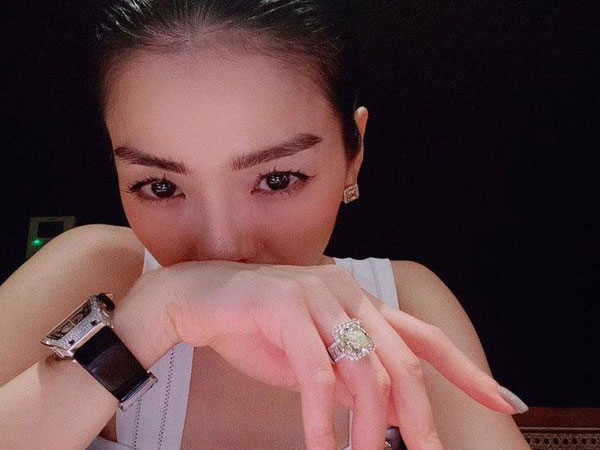 Khoe độ giàu như Lệ Quyên: Để nhẫn kim cương đến đồng hồ 4,2 tỷ đầy 'tinh tế', chắc sợ không ai thấy?