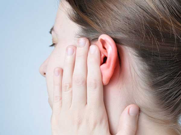 Ai cũng biết không nên dùng tăm bông để ngoáy tai, hãy nghe gia hướng dẫn cách làm sạch tai an toàn và hiệu quả nhất