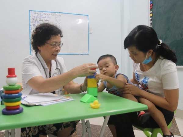 Bác sĩ BV Nhi Trung ương: Khám và tư vấn miễn phí cho trẻ tự kỷ, chậm phát triển trí tuệ tại Thái Bình