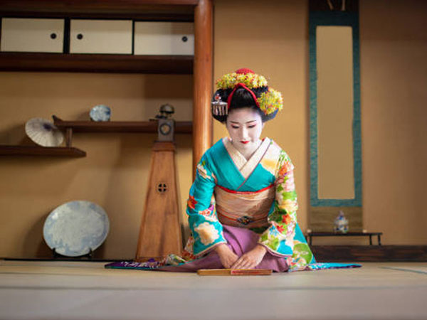 Hội chứng Geisha ở Nhật: Khi phụ nữ trở thành người phục tùng đàn ông, làm hài lòng người đối diện và không có tiếng nói ngoài góc bếp