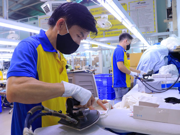 Dệt may thêm chật vật trước 'sóng' Covid-19 mới