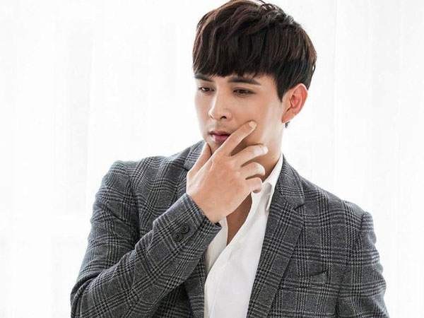 Hồ Quang Hiếu bị chỉ trích vì đăng clip hướng dẫn đeo khẩu trang sai cách và quá lãng phí
