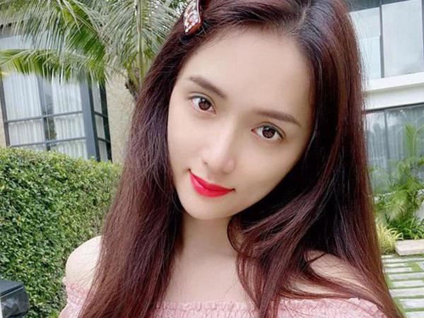 Hương Giang chia sẻ ẩn ý giữa lúc rầm rộ bằng chứng hẹn hò CEO người Singapore