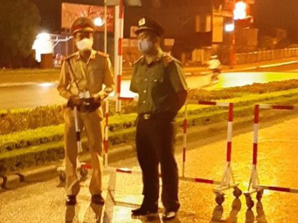 Hà Nam phong tỏa khu vực sinh sống của bệnh nhân Covid-19; tạm dừng hoạt động nhiều dịch vụ